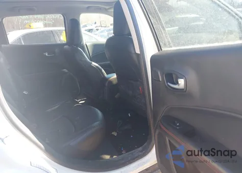 2021 Jeep Compass Trailhawk 4X4 from USA, damaged, VIN 3C4NJDDB0MT569686